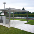 Struttura area barbecue/gazebo esterno con cappa camino in acciaio inox.